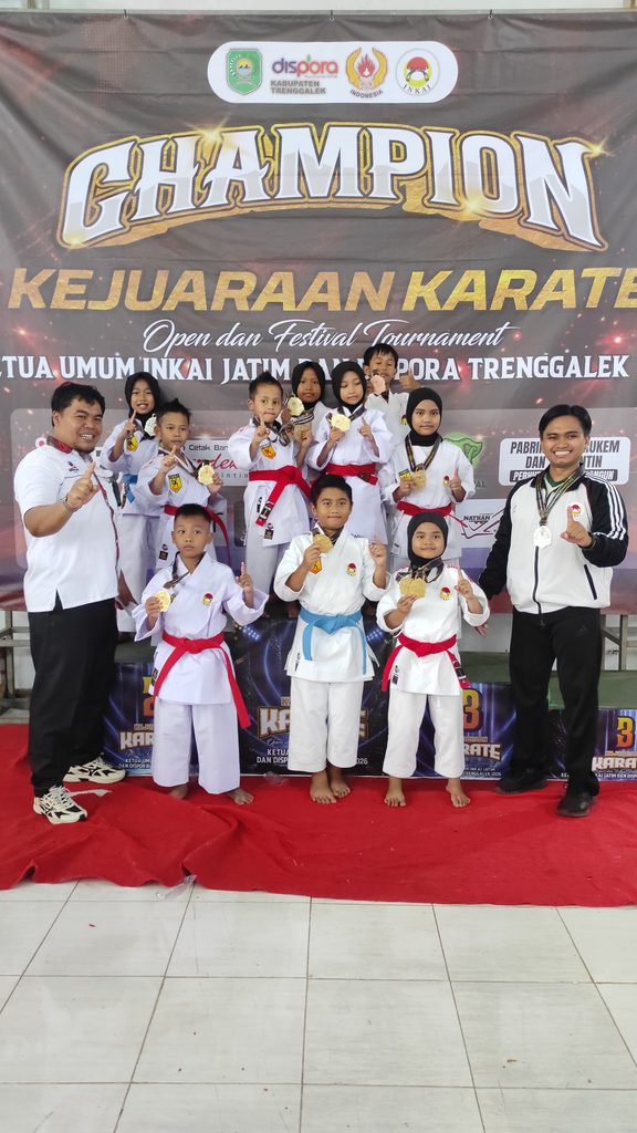 1000975512-576x1024.jpg